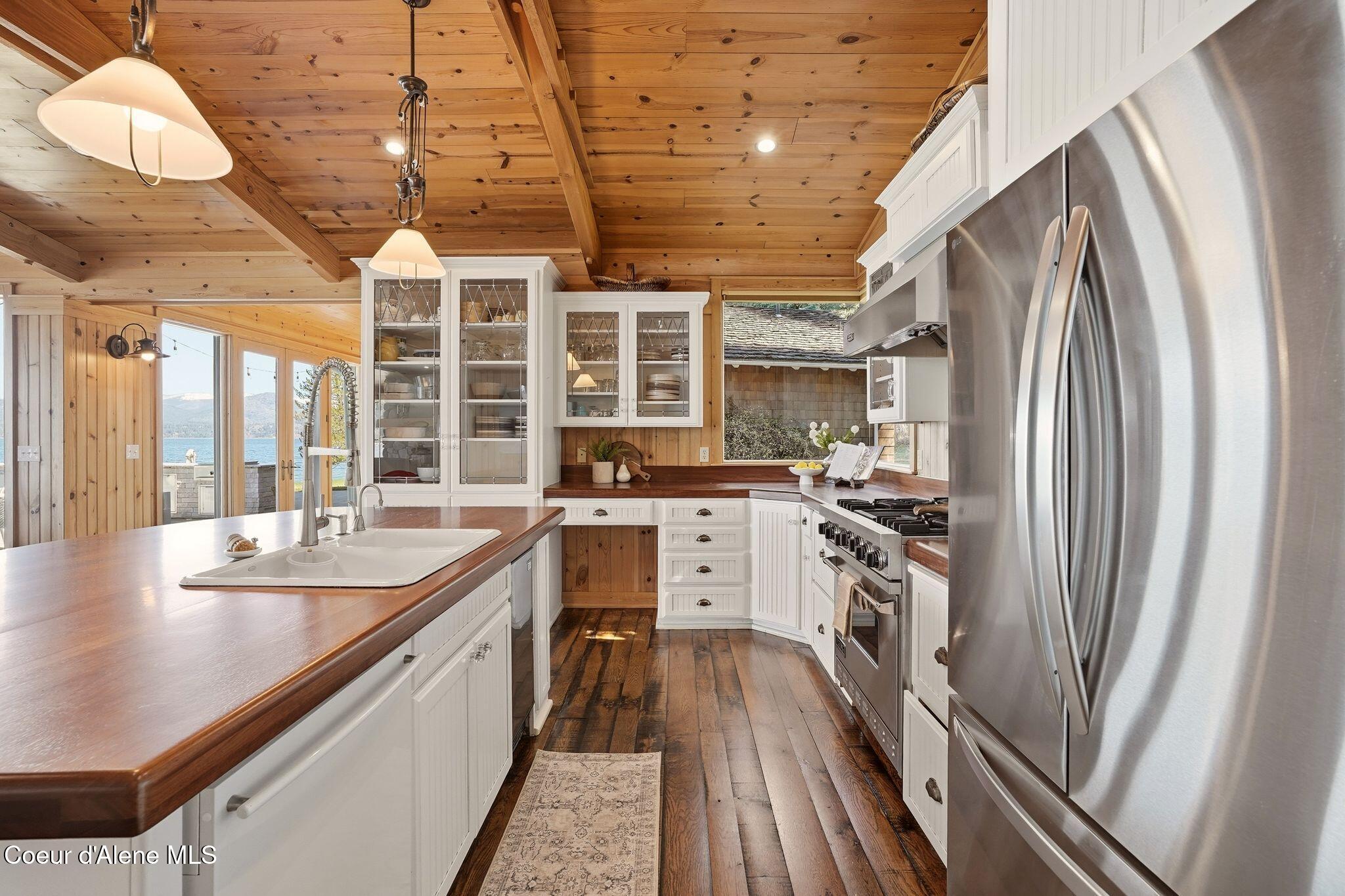 5015 Bottle Bay Road Sagle, ID 83860 - Photo 30 of 116 26_Inside-Media-Bottle Bay-24