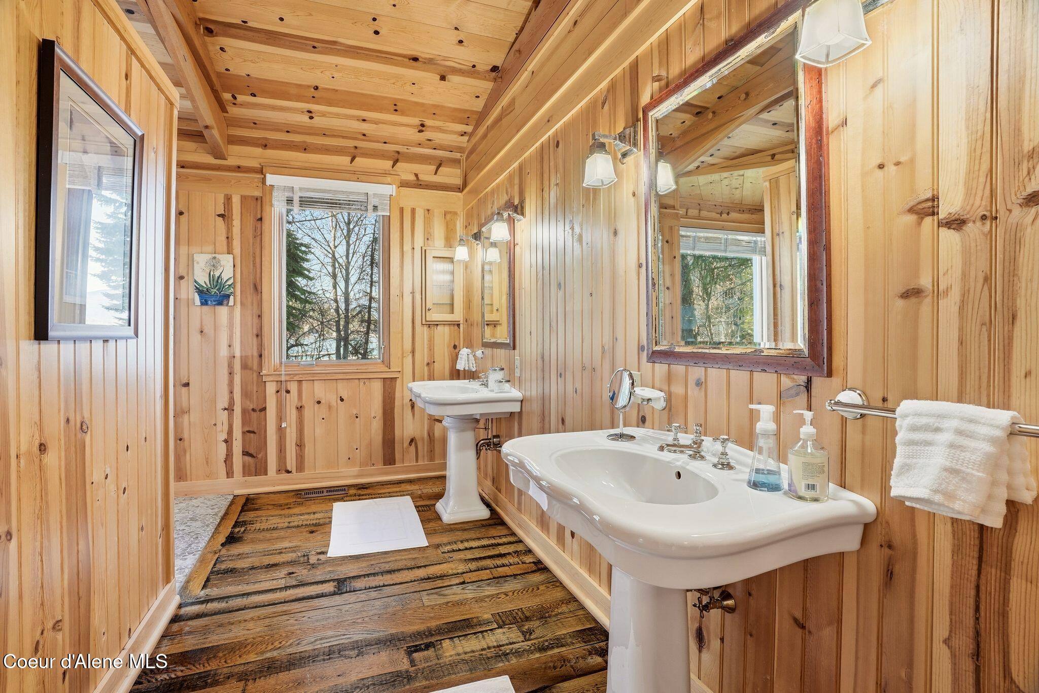 5015 Bottle Bay Road Sagle, ID 83860 - Photo 47 of 116 43_Inside-Media-Bottle Bay-41