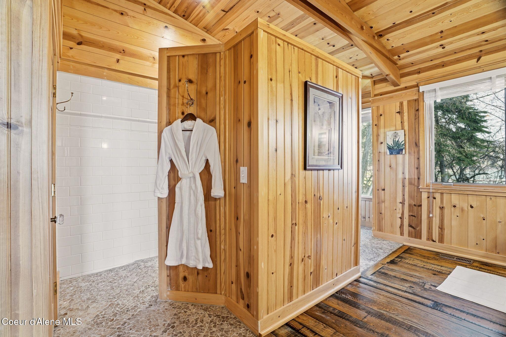 5015 Bottle Bay Road Sagle, ID 83860 - Photo 49 of 116 45_Inside-Media-Bottle Bay-43