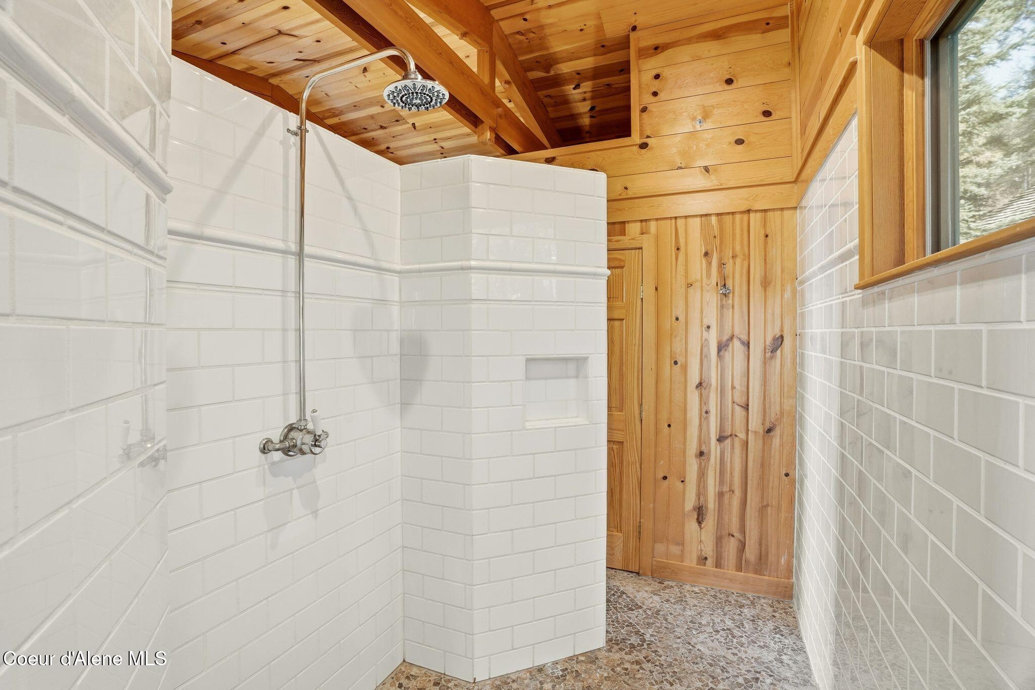 5015 Bottle Bay Road Sagle, ID 83860 - Photo 50 of 116 46_Inside-Media-Bottle Bay-44