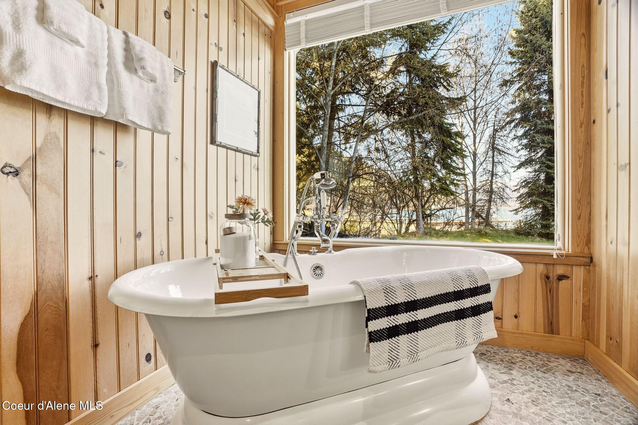 5015 Bottle Bay Road Sagle, ID 83860 - Photo 52 of 116 48_Inside-Media-Bottle Bay-46