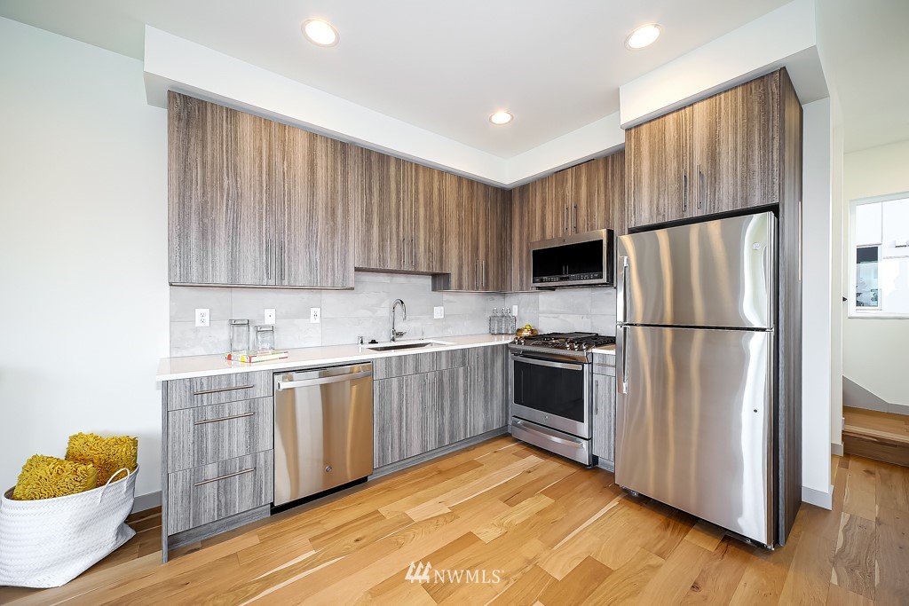 4311 Southwest Frontenac Street, Unit B Seattle, WA 98136 - Photo 4 of 17 Gallery Image 4