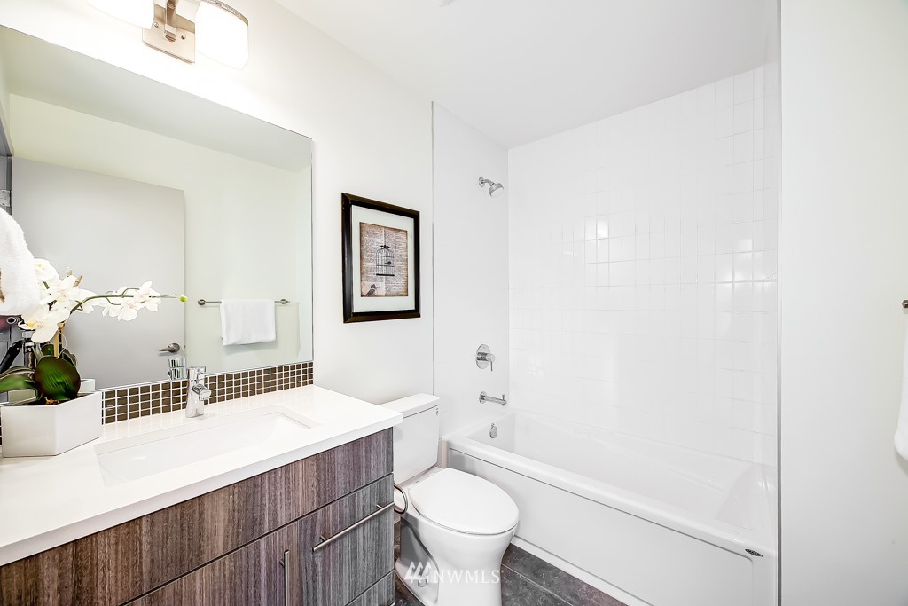 4311 Southwest Frontenac Street, Unit B Seattle, WA 98136 - Photo 8 of 17 Gallery Image 8