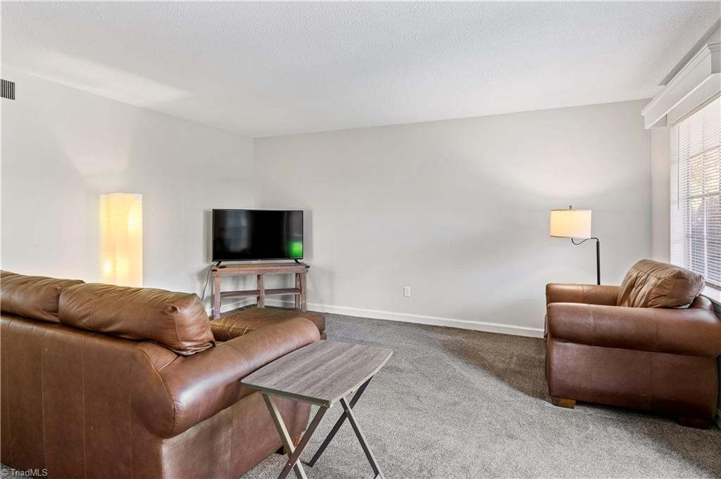 3830 Country Club Road, Unit F Winston-Salem, NC 27104 - Photo 4 of 20 Living Room