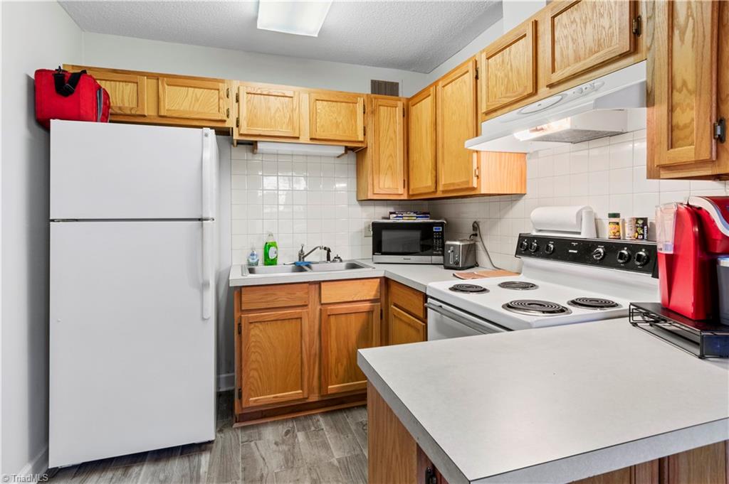 3830 Country Club Road, Unit F Winston-Salem, NC 27104 - Photo 7 of 20 Kitchen