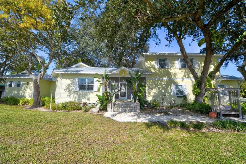 595 Southwest Harbor Street Stuart, FL 34997 - Photo 5 of 62 Gallery Image 5