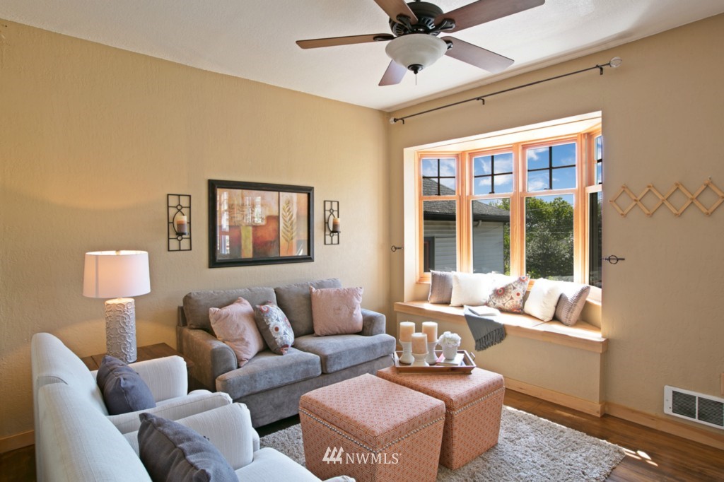 928 North 80th Street Seattle, WA 98103 - Photo 2 of 13 Gallery Image 2