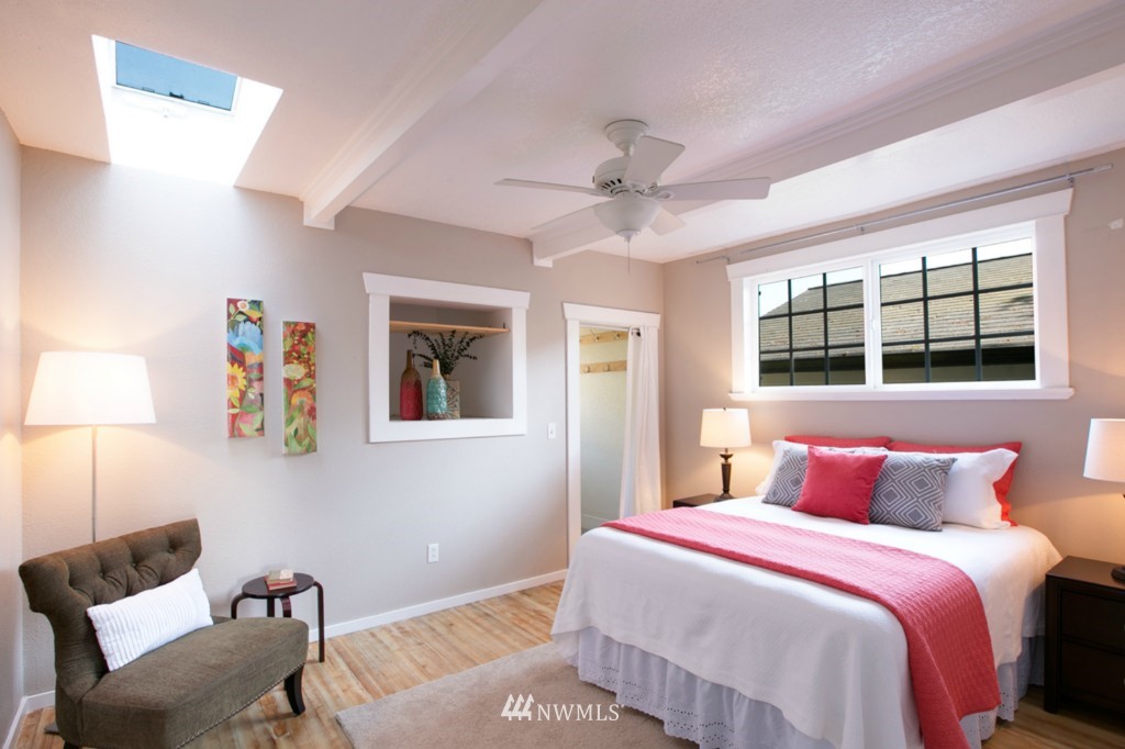 928 North 80th Street Seattle, WA 98103 - Photo 6 of 13 Gallery Image 6