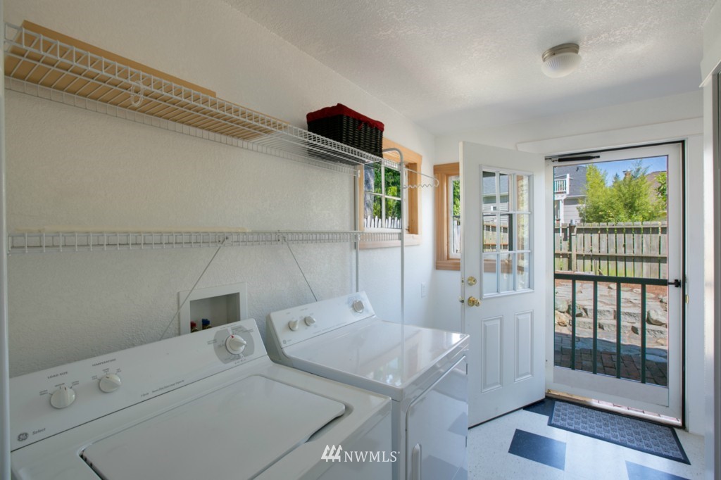 928 North 80th Street Seattle, WA 98103 - Photo 8 of 13 Gallery Image 8