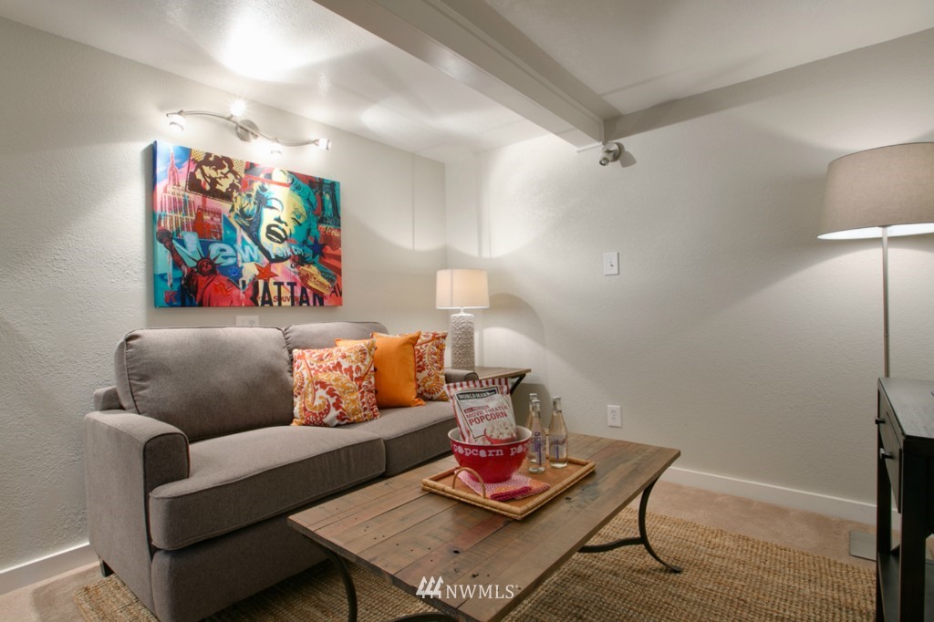 928 North 80th Street Seattle, WA 98103 - Photo 9 of 13 Gallery Image 9