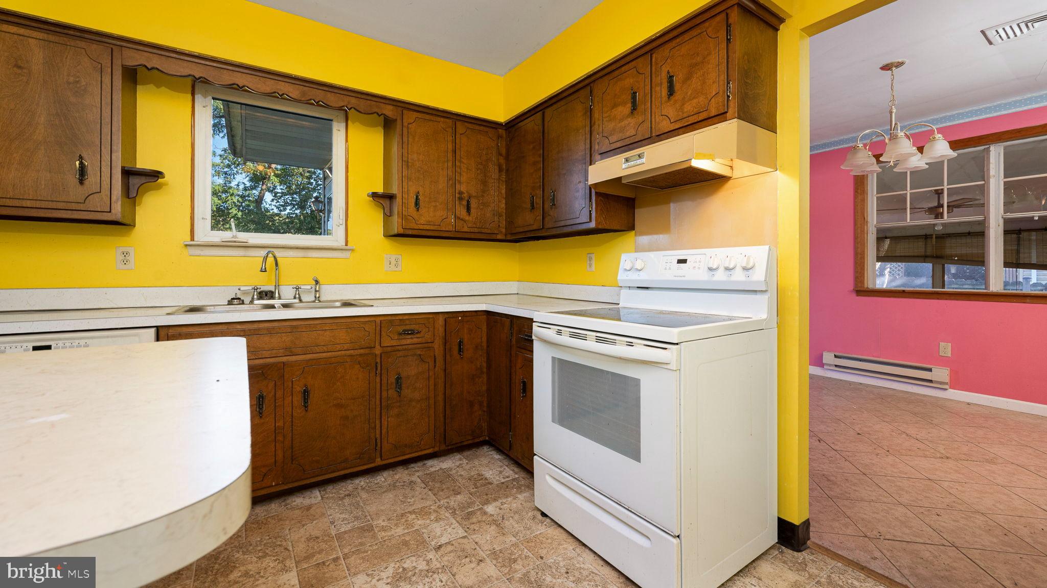 751 Ferndale Road Mount Joy, PA 17552 - Photo 6 of 32 Vibrant kitchen with bold color accents.