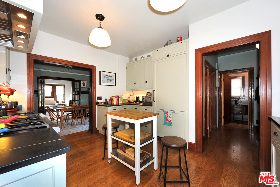 1627 Virginia Road Los Angeles, CA 90019 - Photo 17 of 37 Gallery Image 17