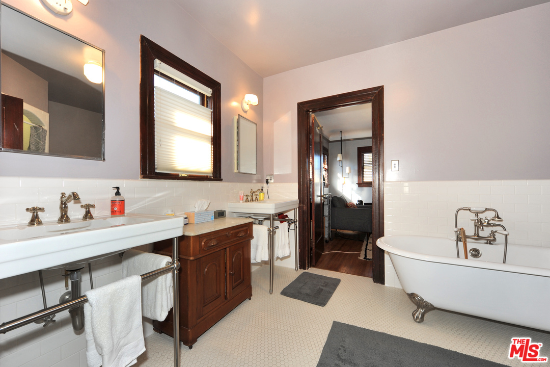 1627 Virginia Road Los Angeles, CA 90019 - Photo 23 of 37 Gallery Image 23