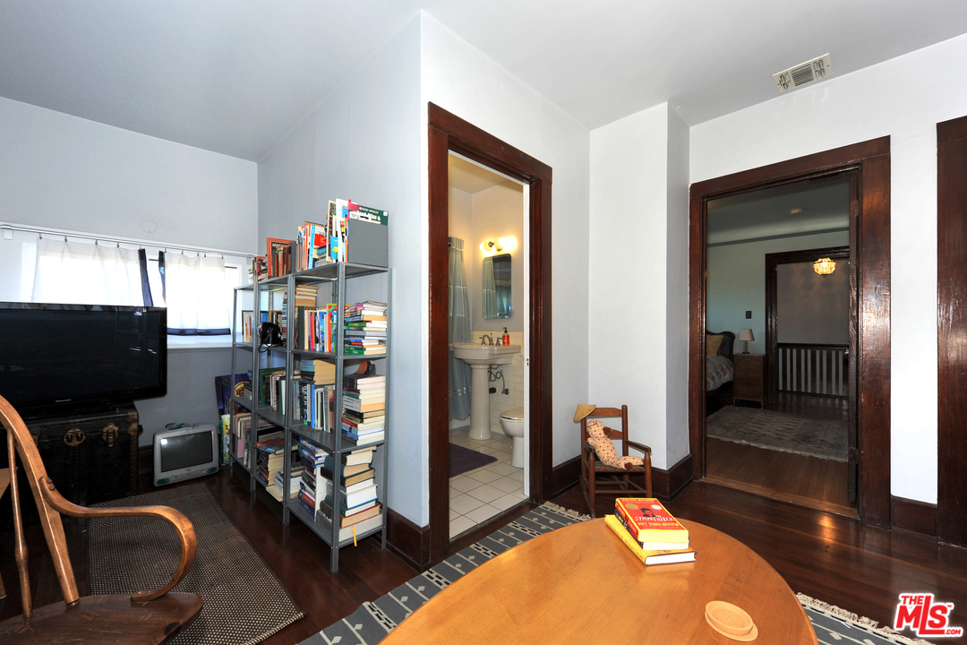 1627 Virginia Road Los Angeles, CA 90019 - Photo 26 of 37 Gallery Image 26