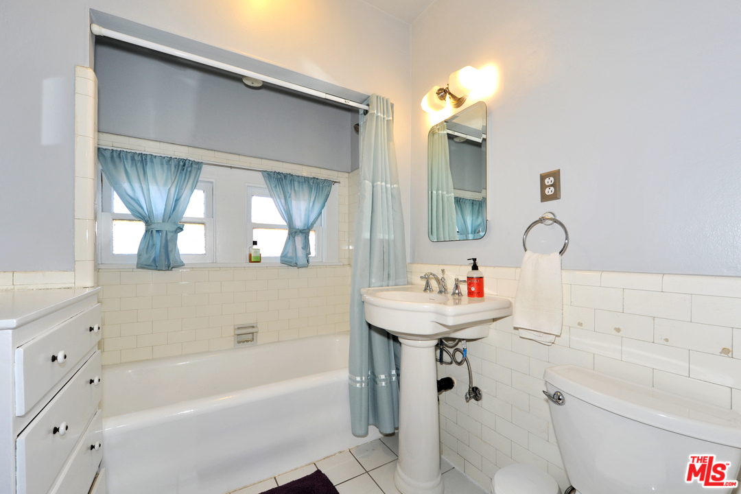 1627 Virginia Road Los Angeles, CA 90019 - Photo 27 of 37 Gallery Image 27