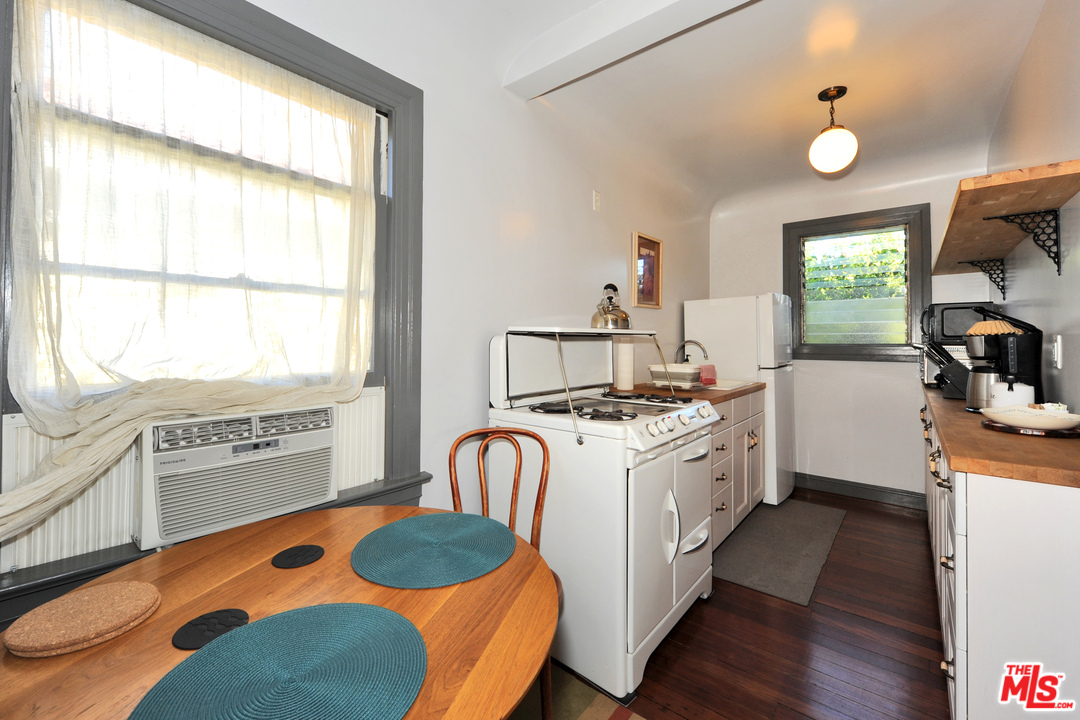 1627 Virginia Road Los Angeles, CA 90019 - Photo 30 of 37 Gallery Image 30