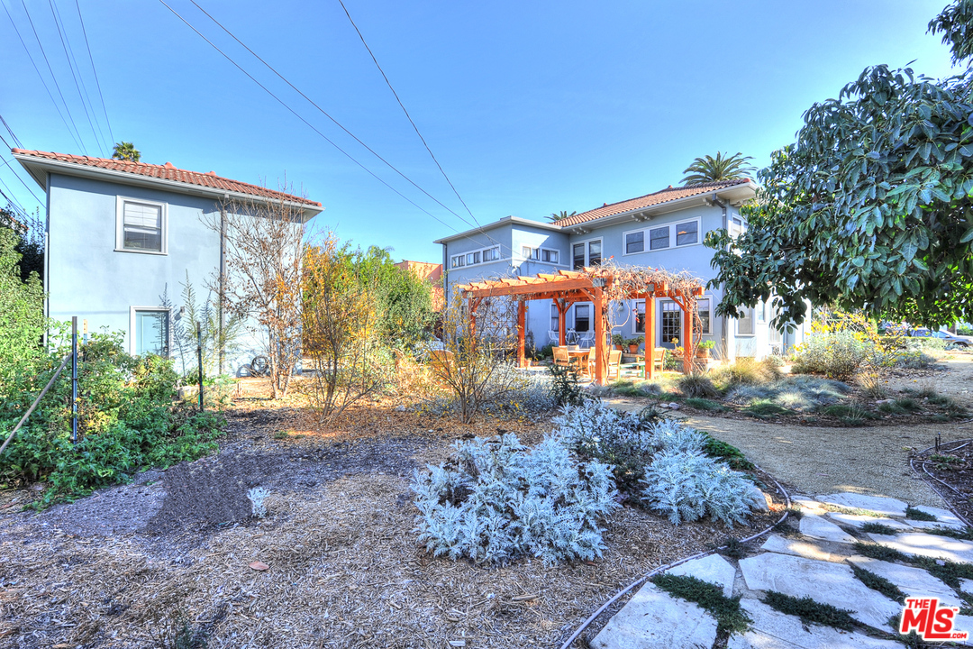 1627 Virginia Road Los Angeles, CA 90019 - Photo 35 of 37 Gallery Image 35
