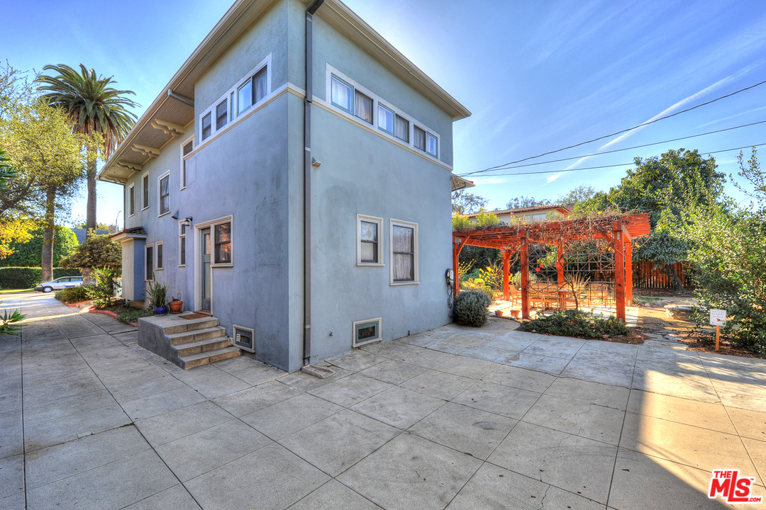 1627 Virginia Road Los Angeles, CA 90019 - Photo 36 of 37 Gallery Image 36