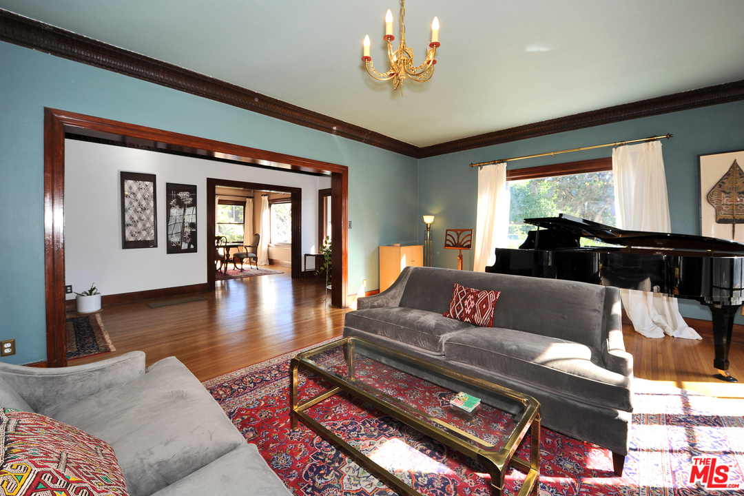 1627 Virginia Road Los Angeles, CA 90019 - Photo 8 of 37 Gallery Image 8