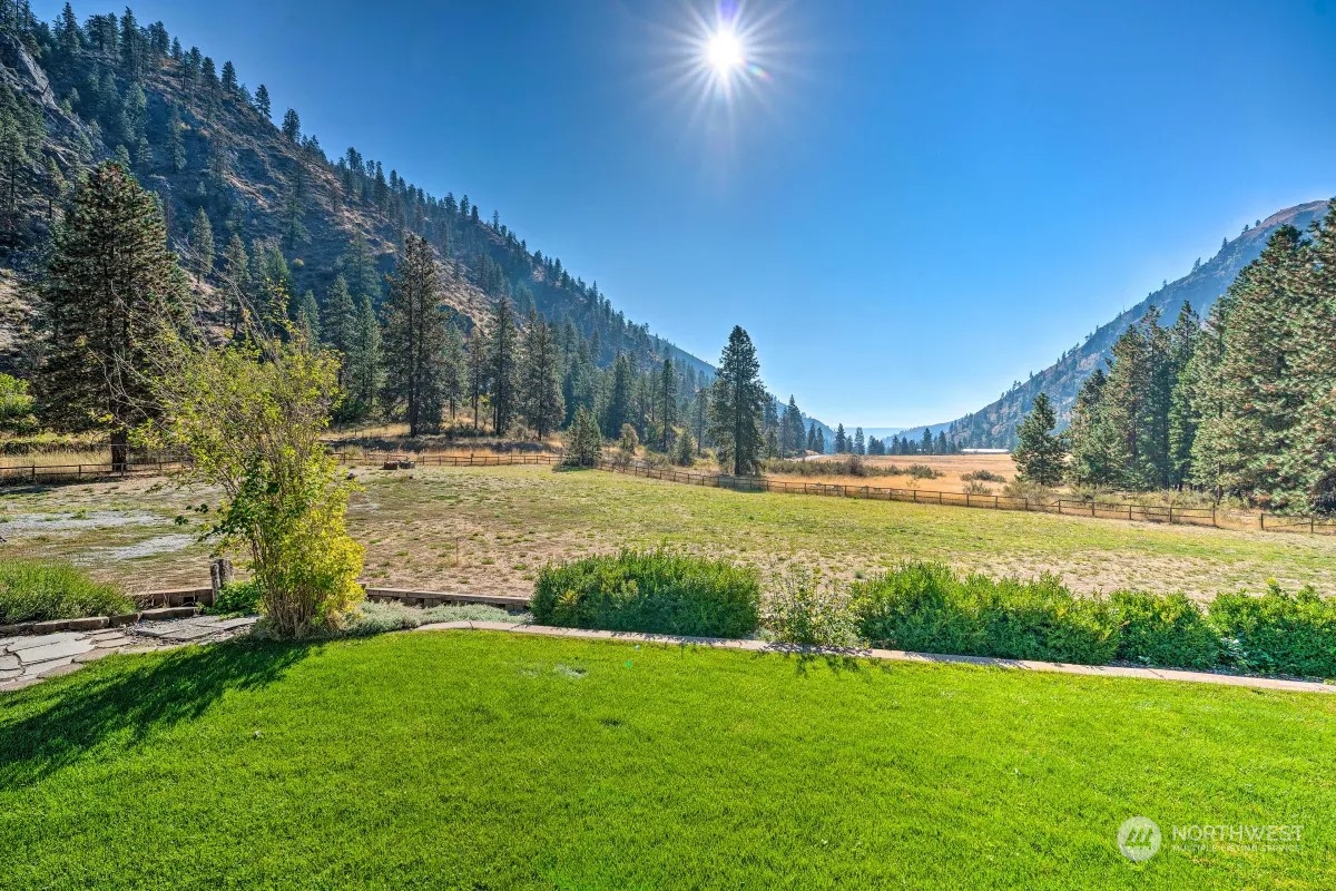 4550 Navarre Coulee Road Chelan, WA 98816 - Photo 3 of 37 Gallery Image 3