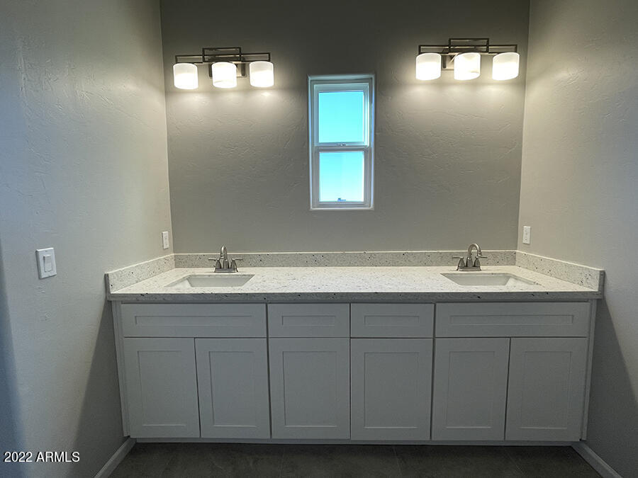 1736 Faro Court Rio Rico, AZ 85648 - Photo 8 of 20 master bath vaniety