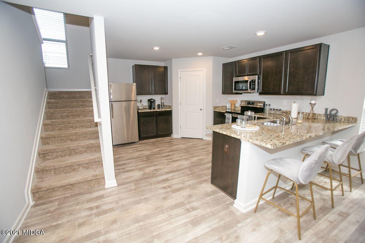 103 Sara Kay Lane, Unit 37 Macon, GA 31210 - Photo 19 of 38 a large kitchen with a stove a sink and a refrigerator