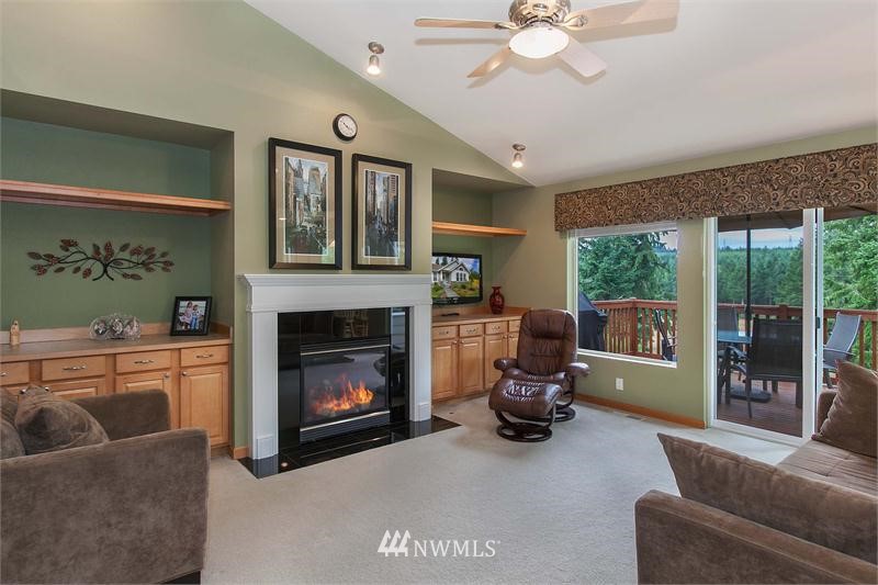 601 East Soderberg Road Allyn, WA 98524 - Photo 6 of 15