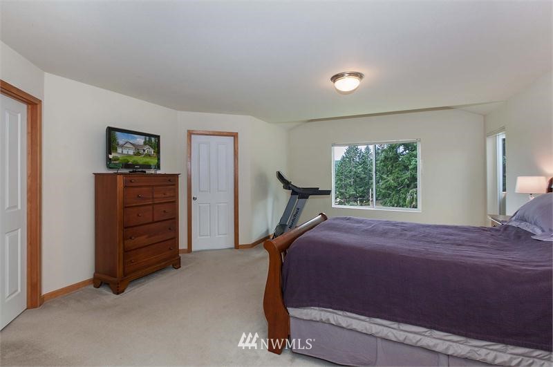 601 East Soderberg Road Allyn, WA 98524 - Photo 9 of 15