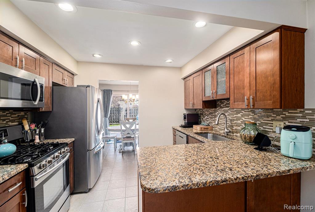 156 Stratford Lane Rochester Hills, MI 48309 - Photo 5 of 29