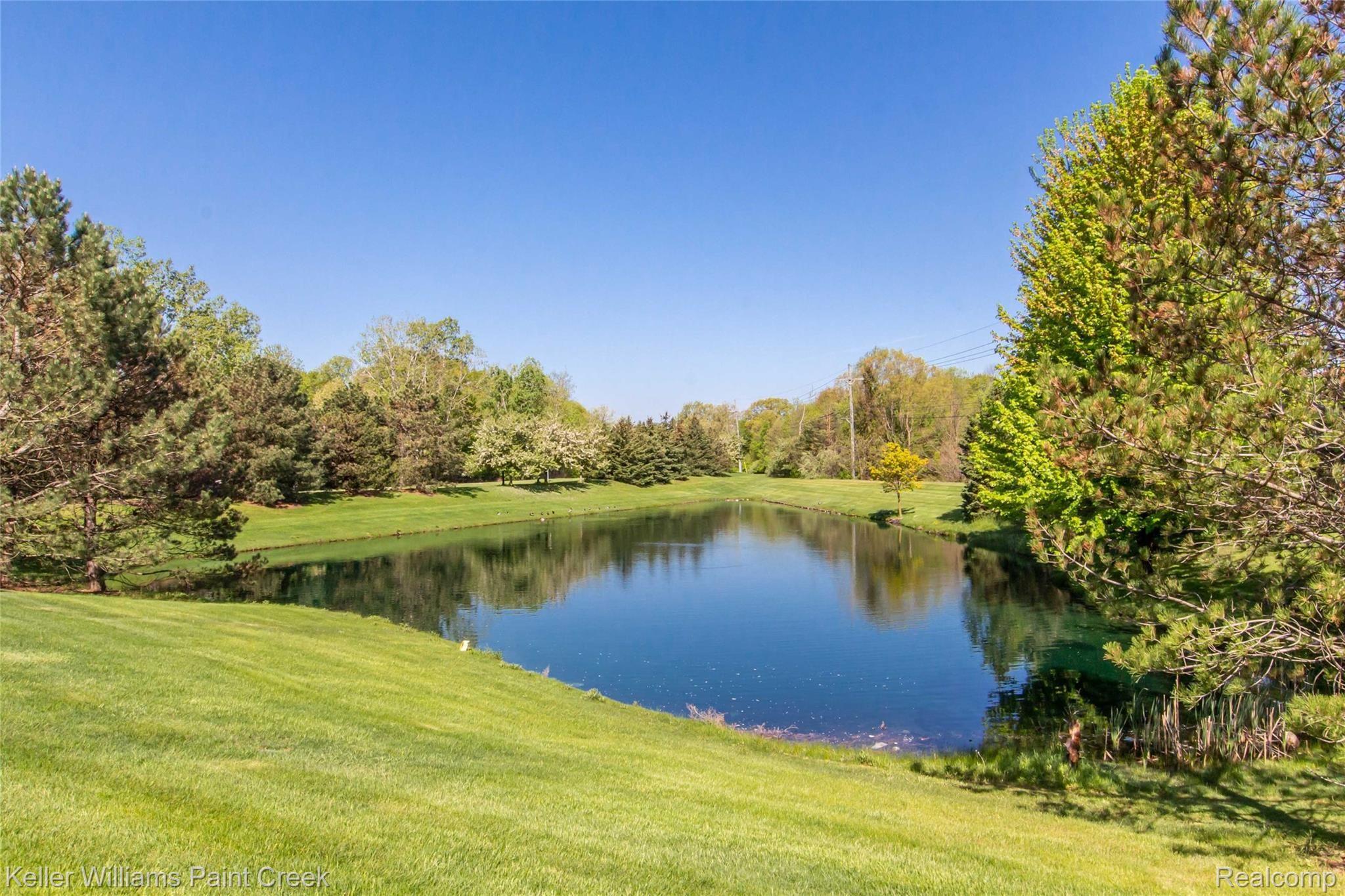 1934 Flagstone Circle Rochester, MI 48307 - Photo 3 of 36 01 outdoor 6.jpg