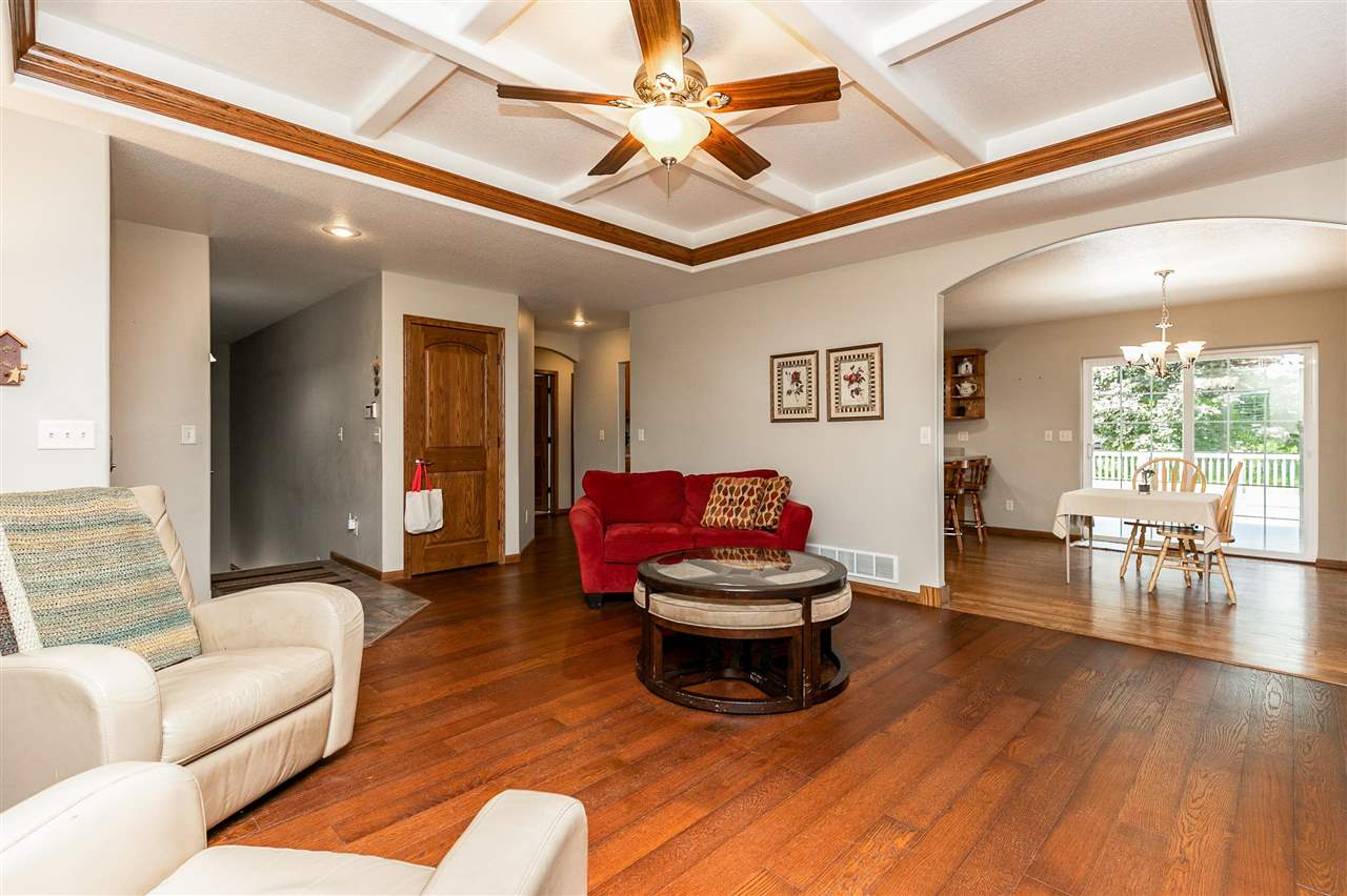 1413 Willow Brook Lane Riverside, IA 52327 - Photo 9 of 50 Gallery Image 9