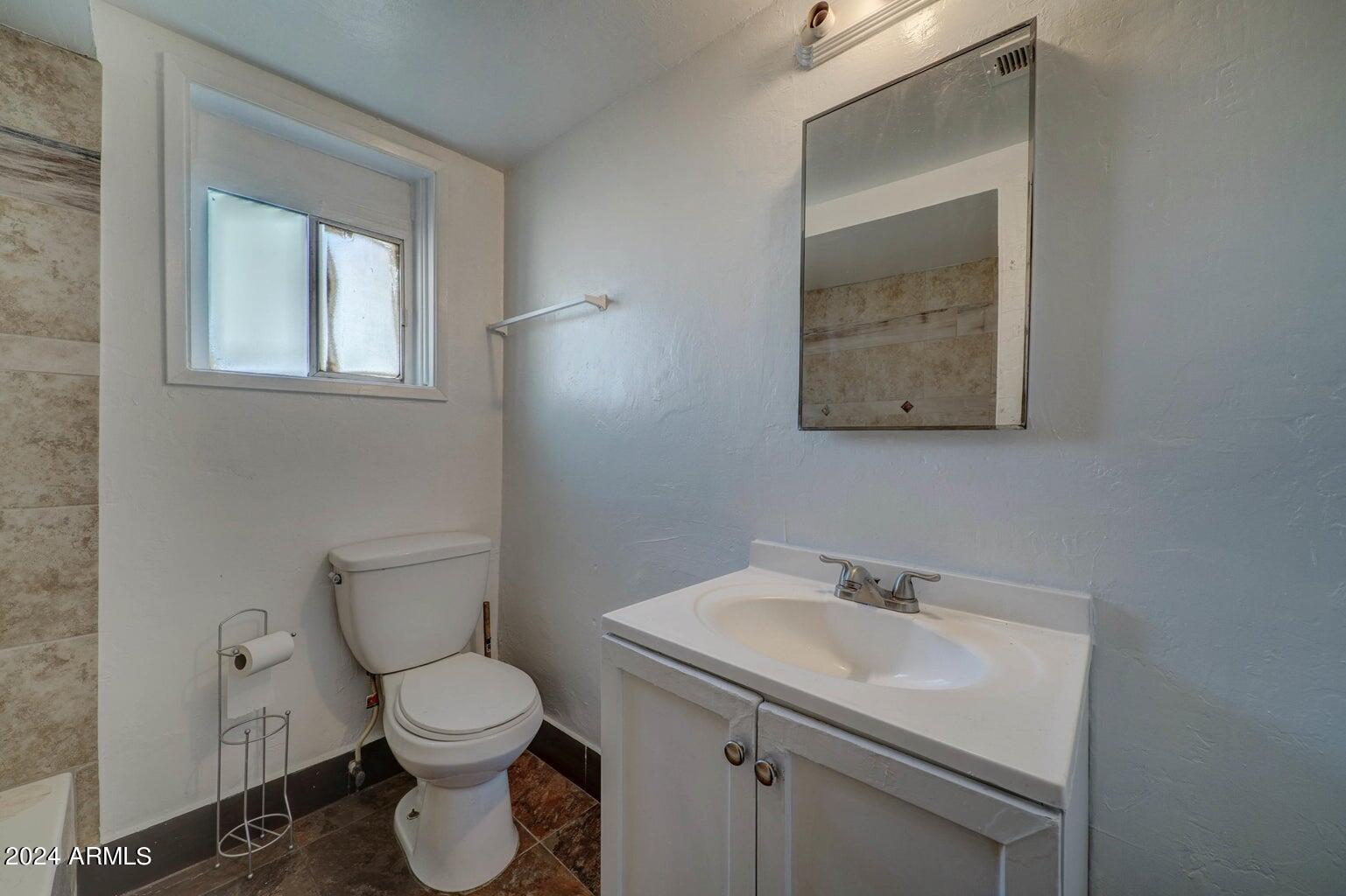 753 West Riverside Street Phoenix, AZ 85041 - Photo 6 of 14 FRONT HOUSE BATH 2