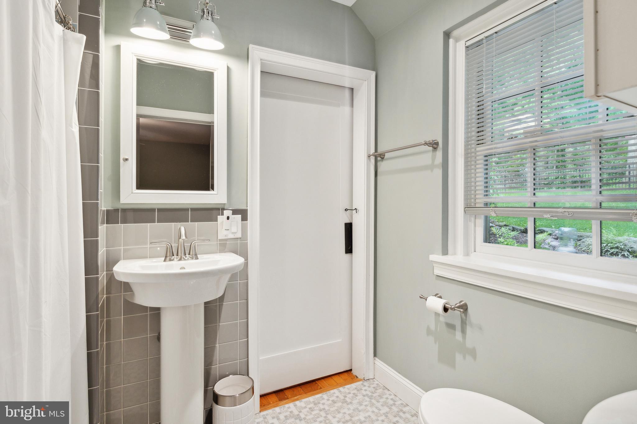 501 Edann Road Glenside, PA 19038 - Photo 16 of 33 Bathroom 2