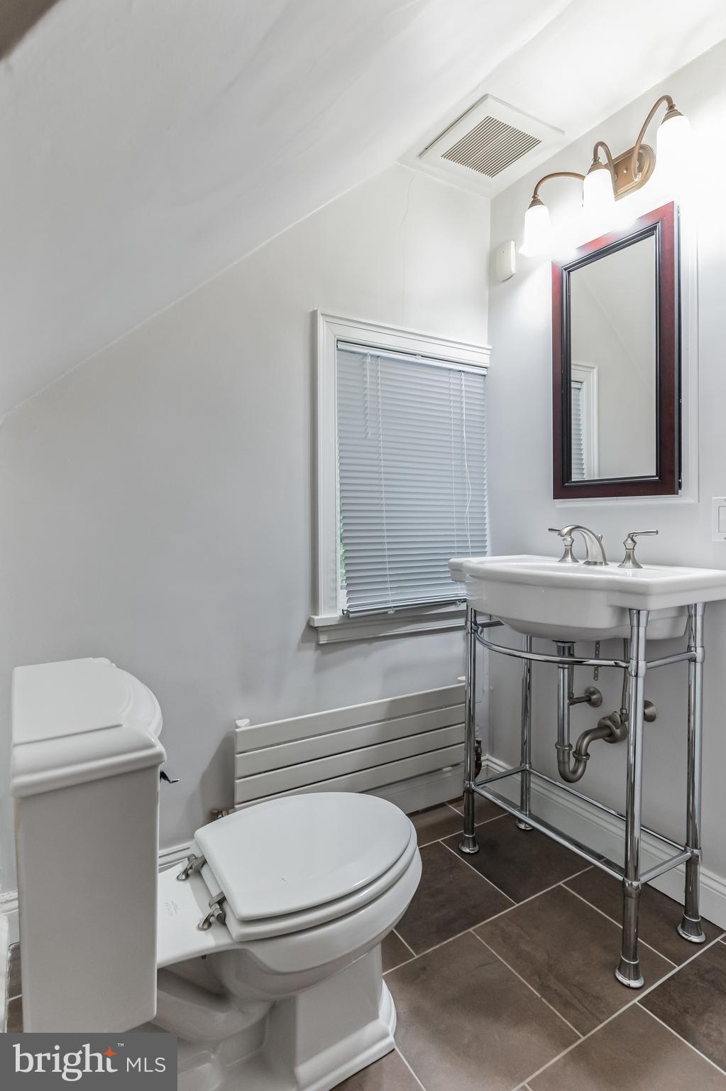 501 Edann Road Glenside, PA 19038 - Photo 25 of 33 Bathroom 3