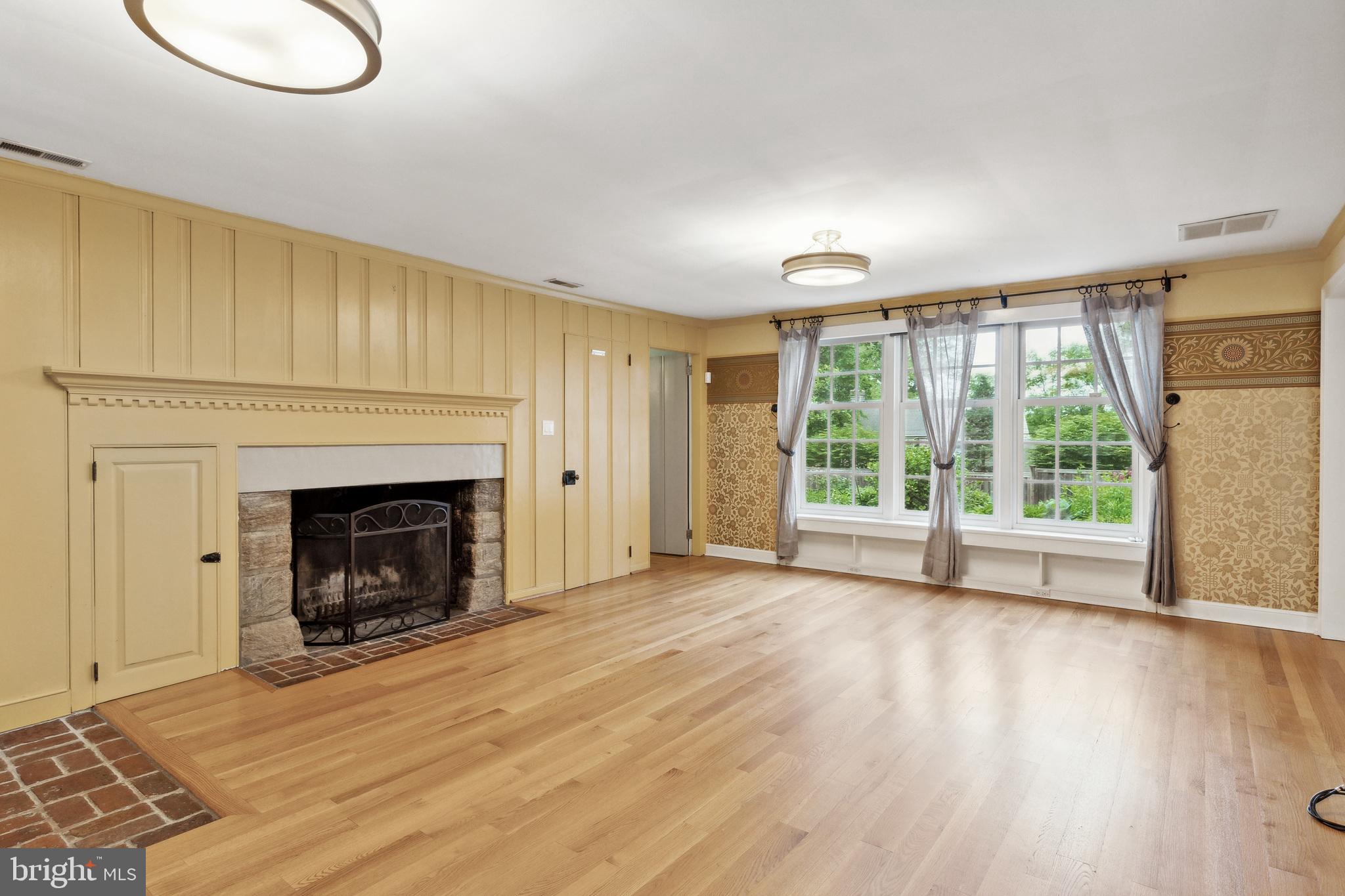 501 Edann Road Glenside, PA 19038 - Photo 3 of 33 Living Room