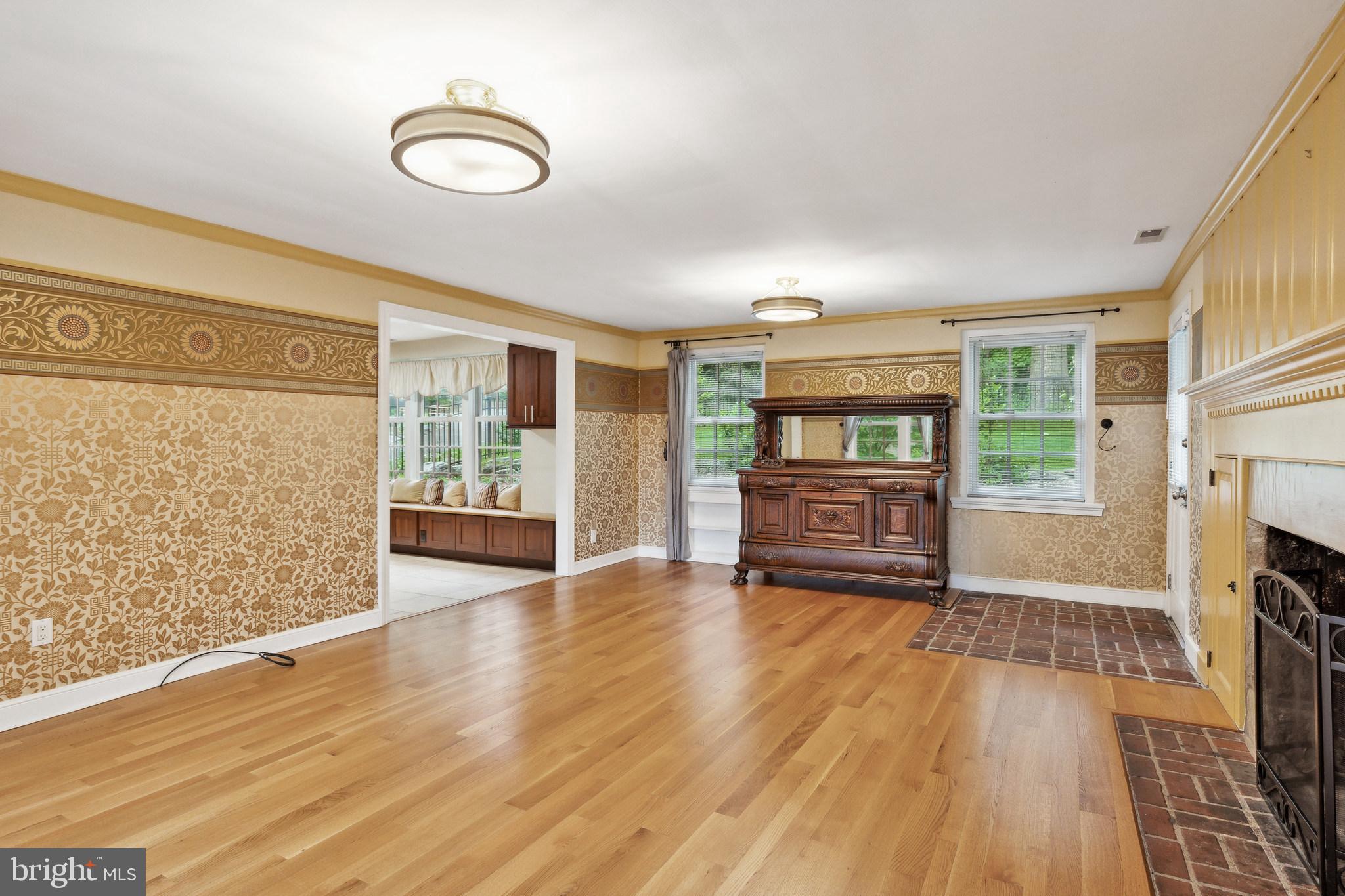 501 Edann Road Glenside, PA 19038 - Photo 4 of 33 Living Room