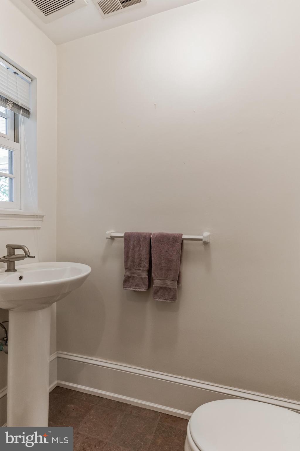 501 Edann Road Glenside, PA 19038 - Photo 10 of 33 Half Bath