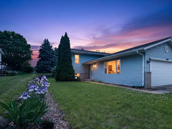 $324,900 | 808 North B N Clover Cottage Grove, Cottage Grove, WI 53527