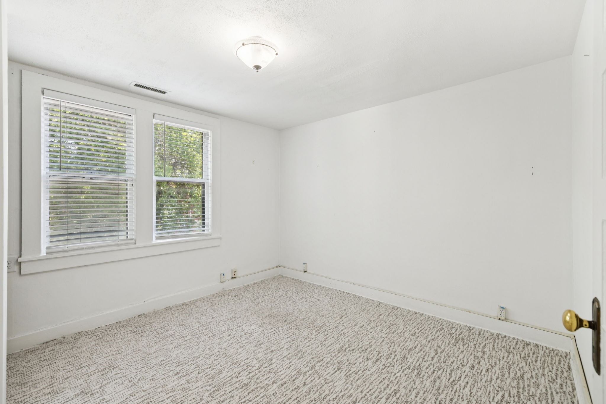 1604 17th Avenue South Nashville, TN 37212 - Photo 37 of 53 an empty room with a window