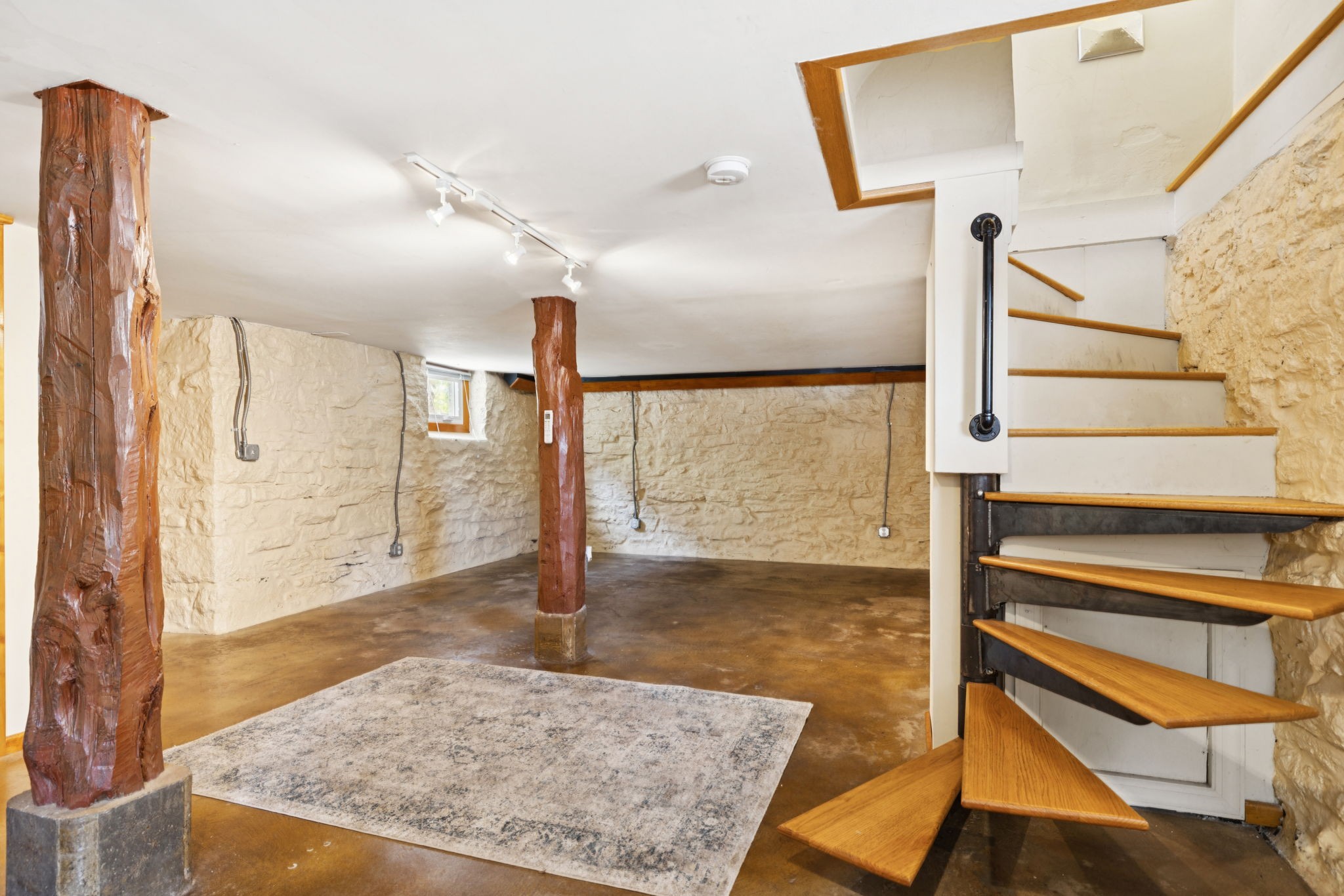 1604 17th Avenue South Nashville, TN 37212 - Photo 43 of 53 a view of entryway