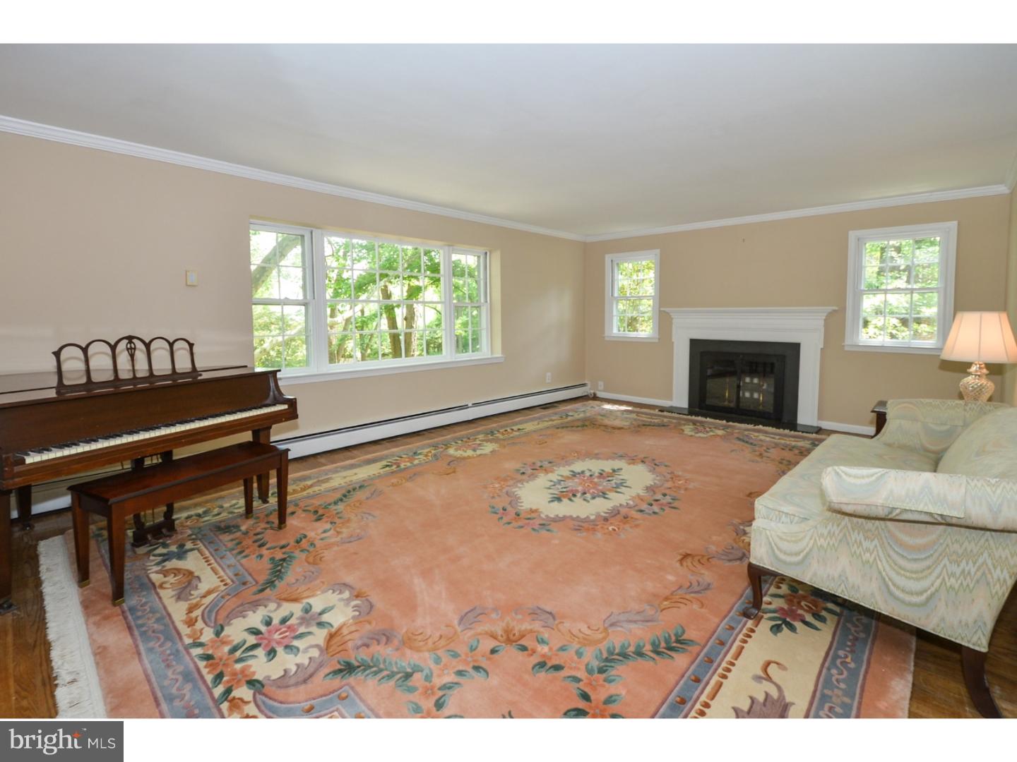 303 Powderhorn Road Fort Washington, PA 19034 - Photo 9 of 25 Living Room