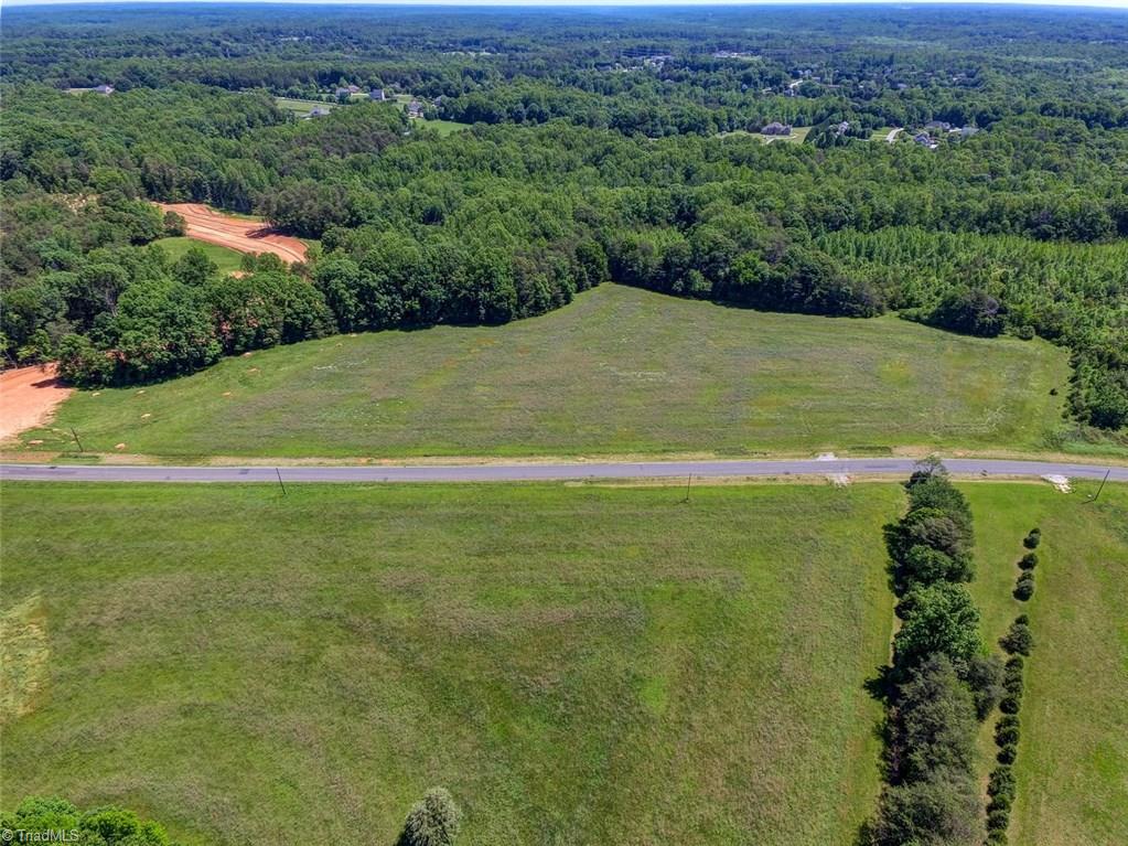 7488 Strader Road Summerfield, NC 27358 - Photo 2 of 18 Gallery Image 2