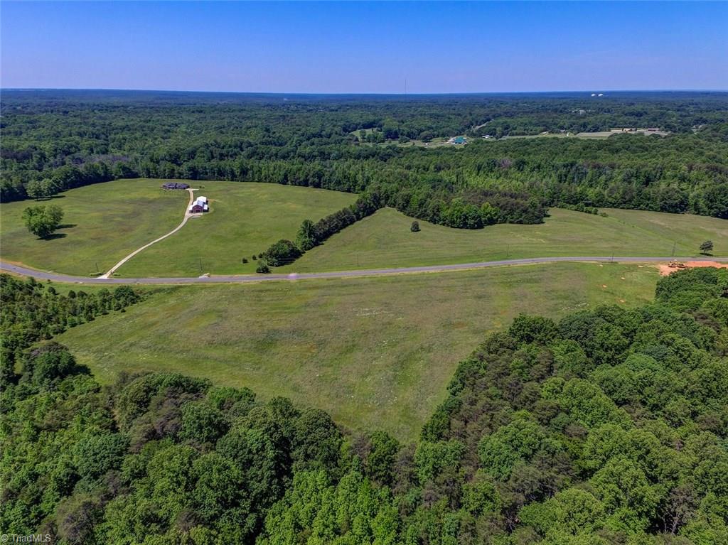 7488 Strader Road Summerfield, NC 27358 - Photo 4 of 18 Gallery Image 4