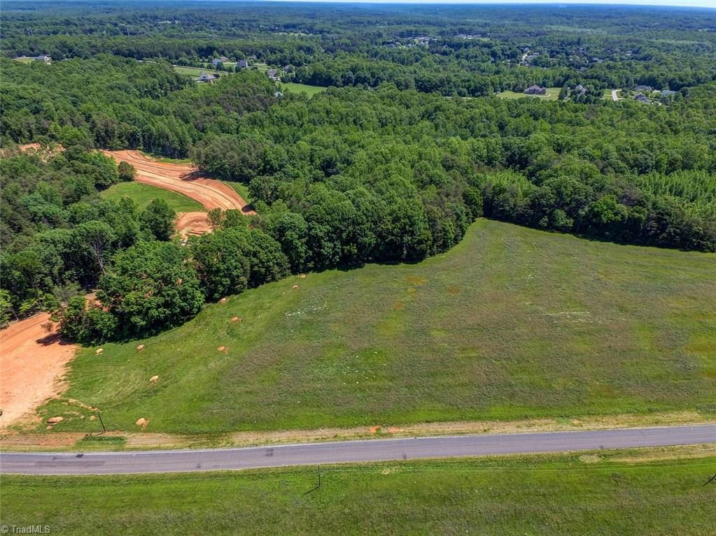 7488 Strader Road Summerfield, NC 27358 - Photo 5 of 18 Gallery Image 5