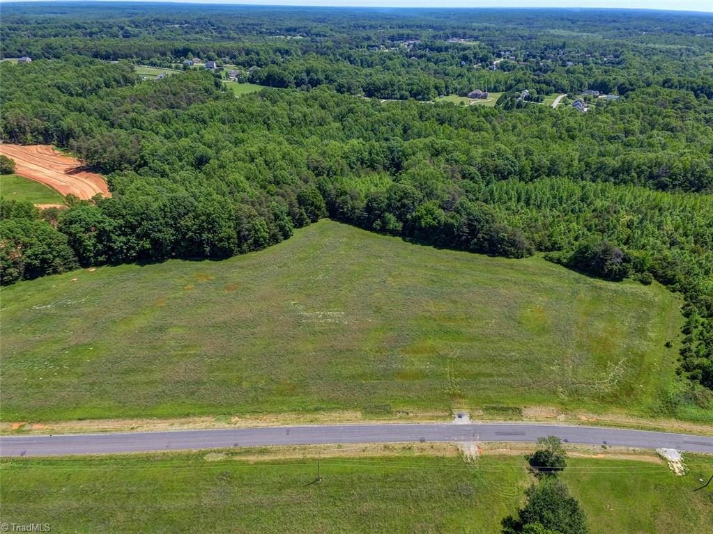 7488 Strader Road Summerfield, NC 27358 - Photo 9 of 18 Gallery Image 9