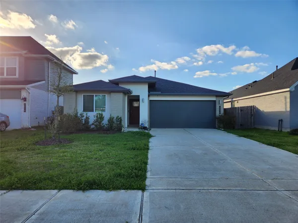 $2,200 | 4934 Natchez Trace, Arcola, TX 77545