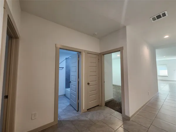 $2,200 | 4934 Natchez Trace, Arcola, TX 77545