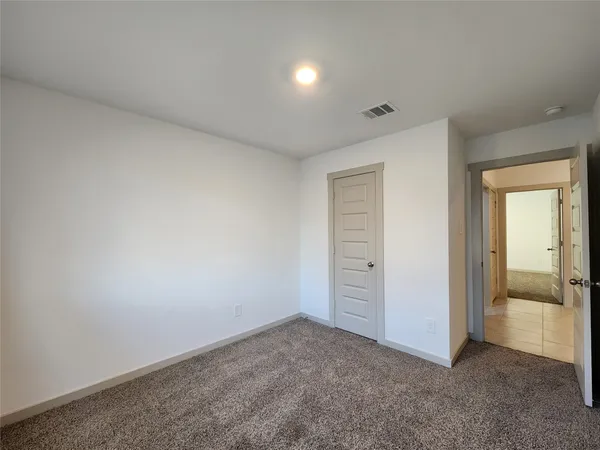 $2,200 | 4934 Natchez Trace, Arcola, TX 77545