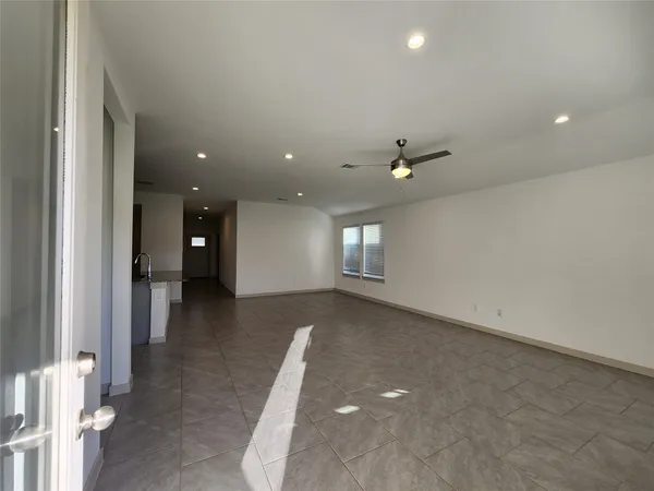 $2,200 | 4934 Natchez Trace, Arcola, TX 77545