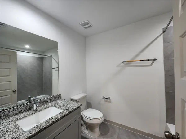 $2,200 | 4934 Natchez Trace, Arcola, TX 77545